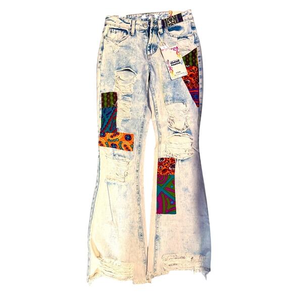 NEW ALMOST FAMOUS VINTAGE DISTRESSED PATCHWORK JEANS SZ 3, Waist 26-27 - Picture 1 of 6